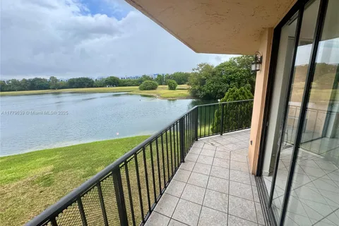 9688 Fontainebleau Blvd # 208, Miami FL 33172