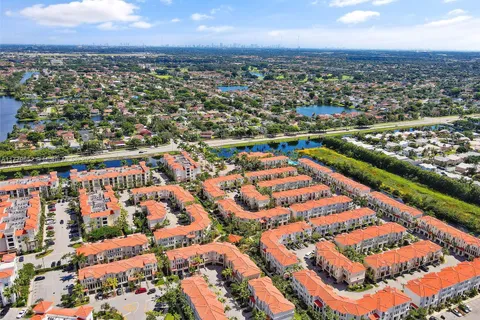 10170 SW 7th St # 409, Pembroke Pines FL 33025