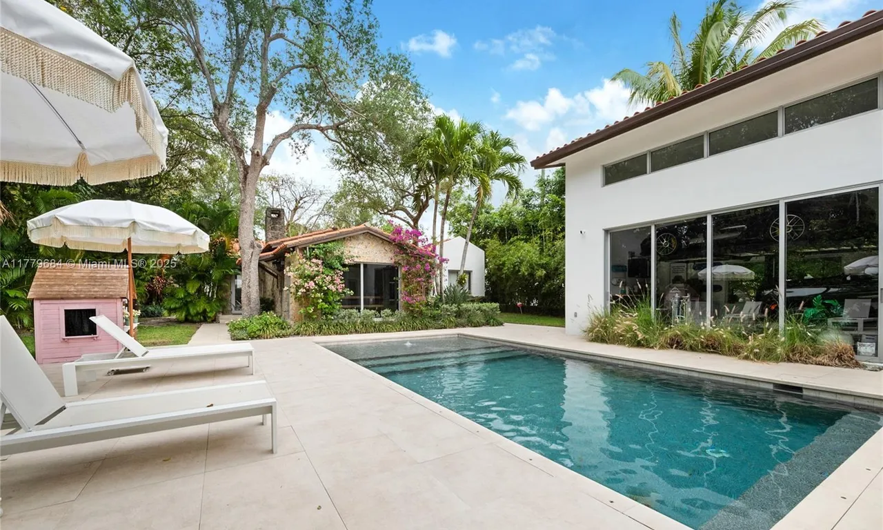 6811 SW Sunset Dr, South Miami FL 33143