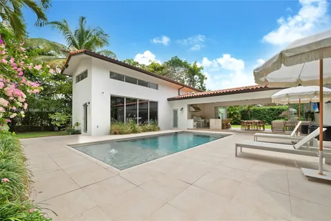 6811 SW Sunset Dr, South Miami FL 33143