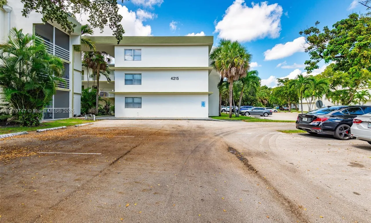 4215 N University Dr # 307, Sunrise FL 33351