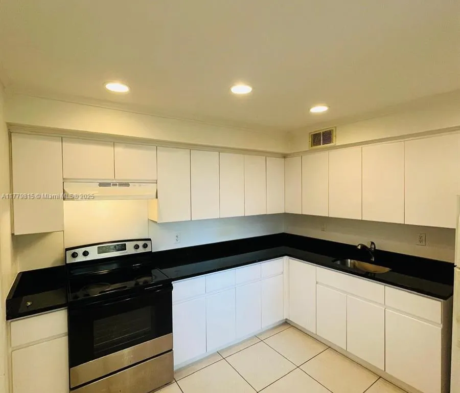724 NE 4th St # 4, Hallandale Beach FL 33009