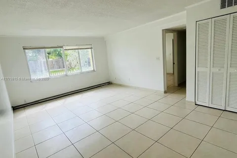 724 NE 4th St # 4, Hallandale Beach FL 33009