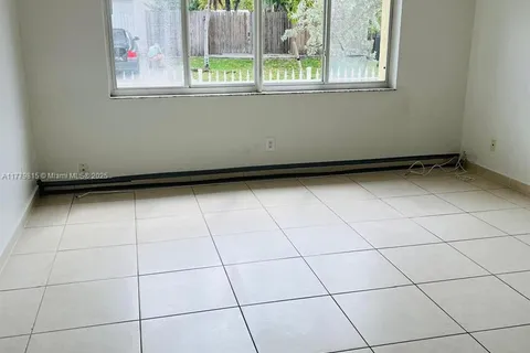 724 NE 4th St # 4, Hallandale Beach FL 33009