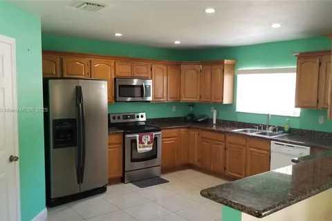 21800 Ingraham Ave Rd, Cutler Bay FL 33190