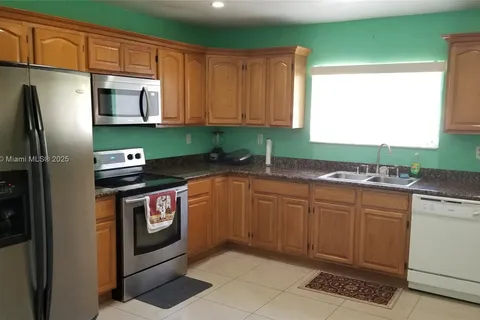 21800 Ingraham Ave Rd, Cutler Bay FL 33190