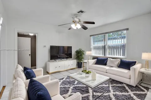 2001 N 26th Ave, Hollywood FL 33020