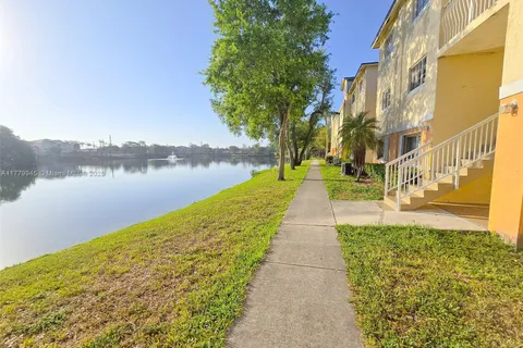 3690 N 56th Ave # 912, Hollywood FL 33021