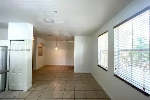 110 Jacaranda Country Club Dr # 211, Plantation FL 33324