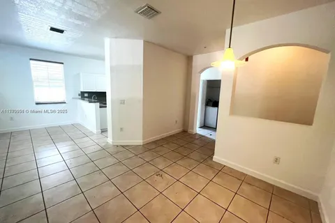 110 Jacaranda Country Club Dr # 211, Plantation FL 33324