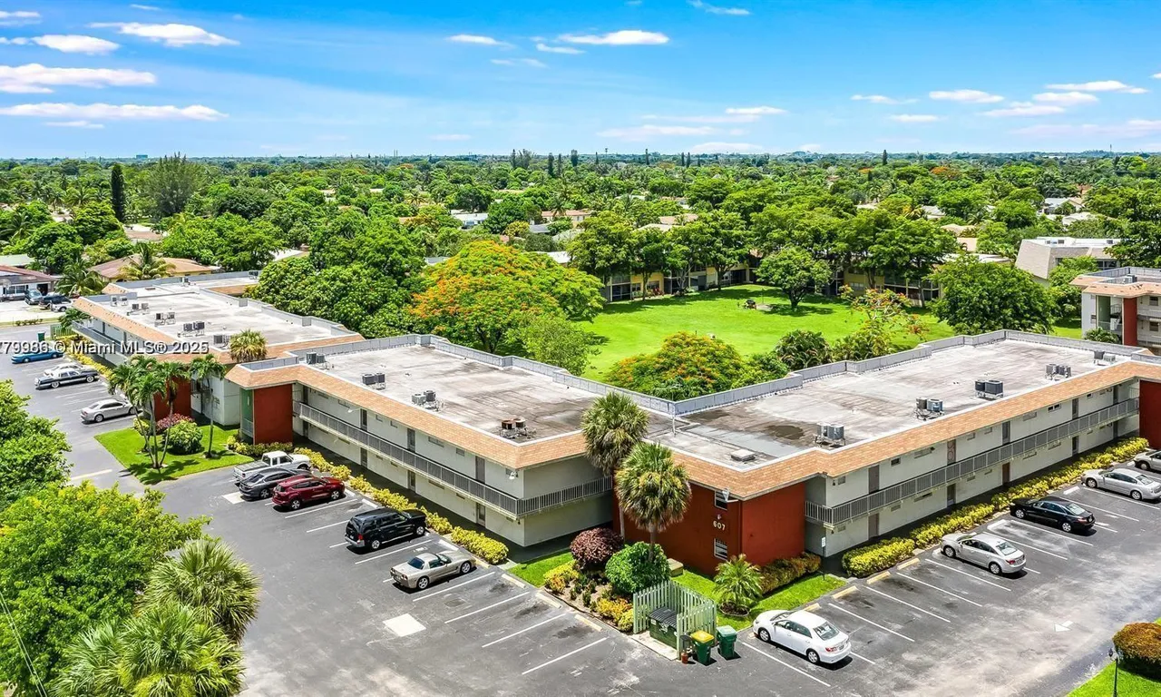 607 S State # 2D, Margate FL 33068
