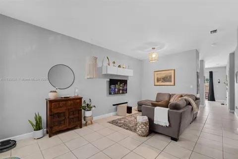 2551 SE 16th Ter # 101, Homestead FL 33035