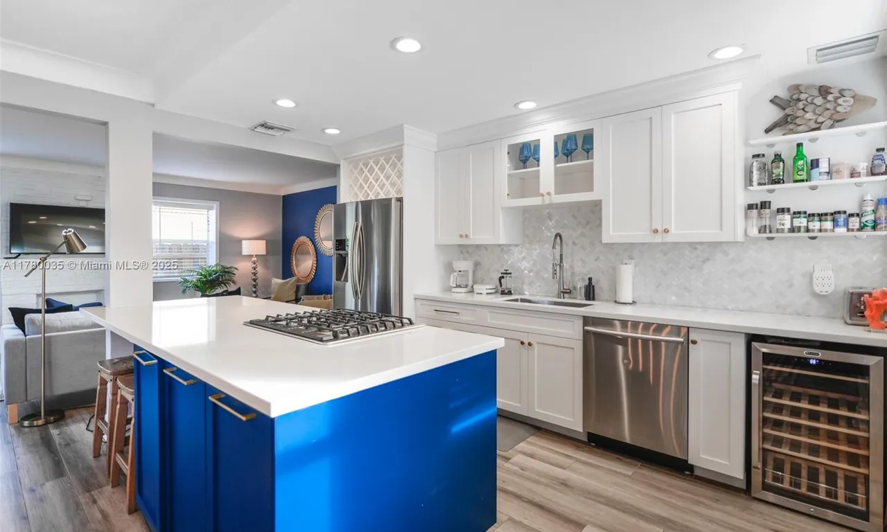 242 SW 20th St, Fort Lauderdale FL 33315