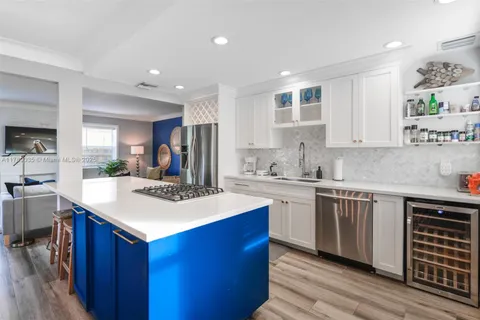 242 SW 20th St, Fort Lauderdale FL 33315