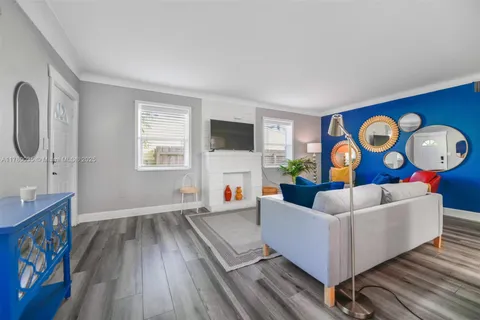 242 SW 20th St, Fort Lauderdale FL 33315