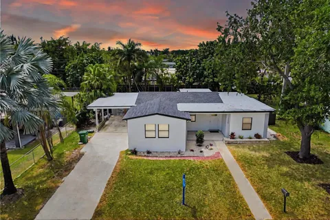 1550 NE 11th St, Homestead FL 33033
