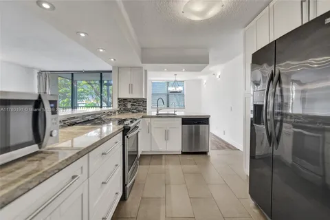 105 Lake Emerald Dr # 211, Oakland Park FL 33309