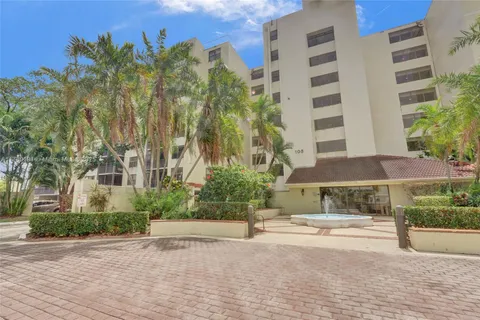105 Lake Emerald Dr # 211, Oakland Park FL 33309