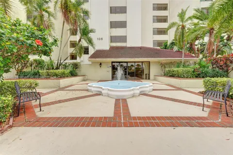 105 Lake Emerald Dr # 211, Oakland Park FL 33309