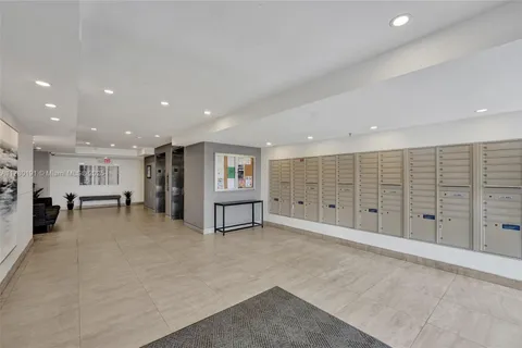 105 Lake Emerald Dr # 211, Oakland Park FL 33309