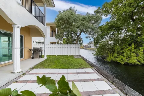3466 NW 17th Ter, Oakland Park FL 33309