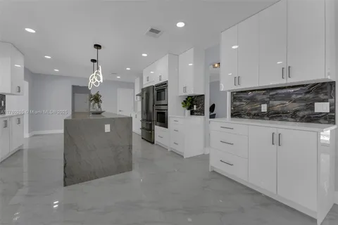 2272 NE 31st St, Lighthouse Point FL 33064