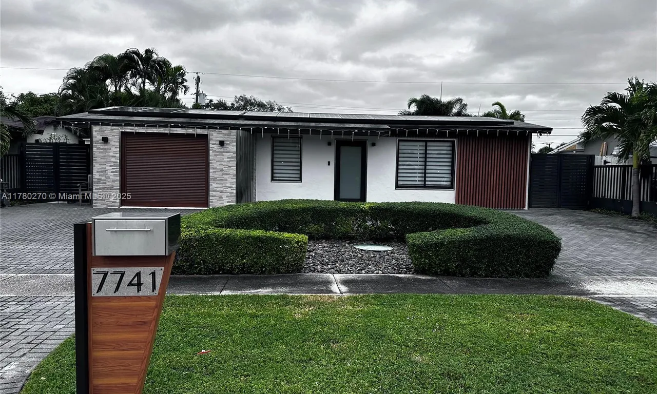 7741 NW 31st St, Davie FL 33024