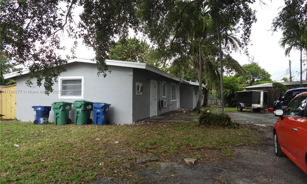 1572 NE 149th St # B, Miami FL 33161