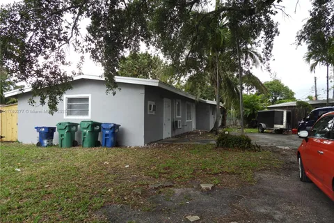 1572 NE 149th St # B, Miami FL 33161