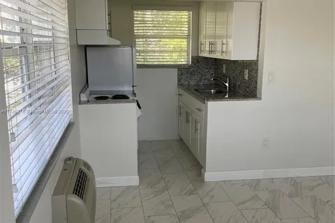 11890 NE 16th Ave # 6, Miami FL 33161