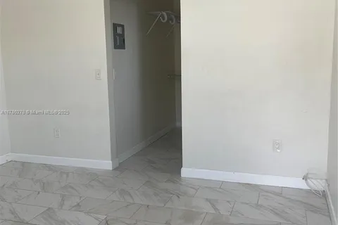 11890 NE 16th Ave # 6, Miami FL 33161