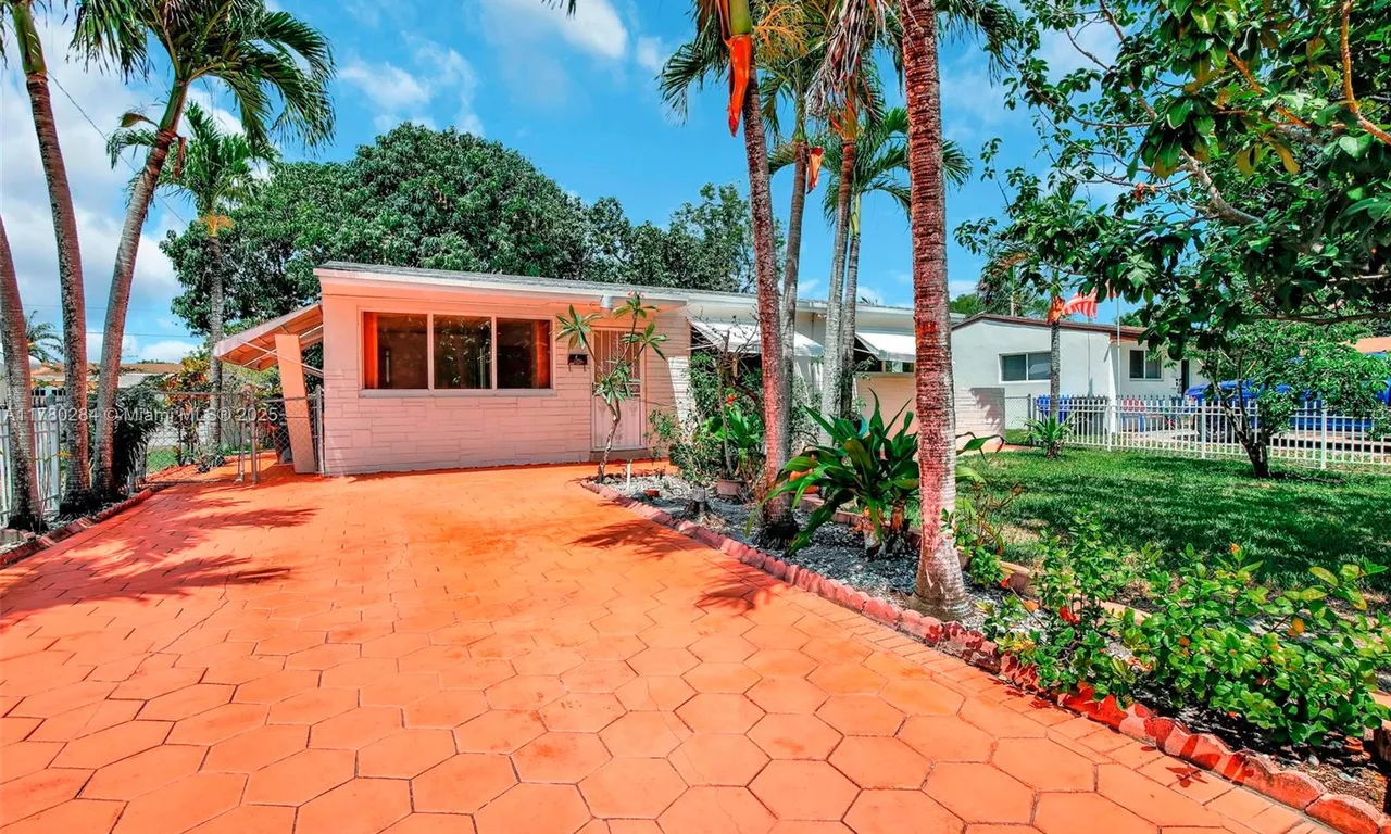 7421 Simms St, Hollywood FL 33024