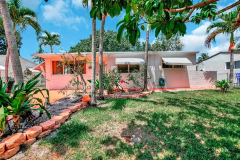 7421 Simms St, Hollywood FL 33024