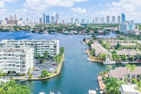 16508 NE 26th Ave # 302, North Miami Beach FL 33160