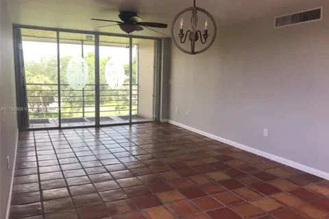 9451 Evergreen Pl # 401, Davie FL 33324