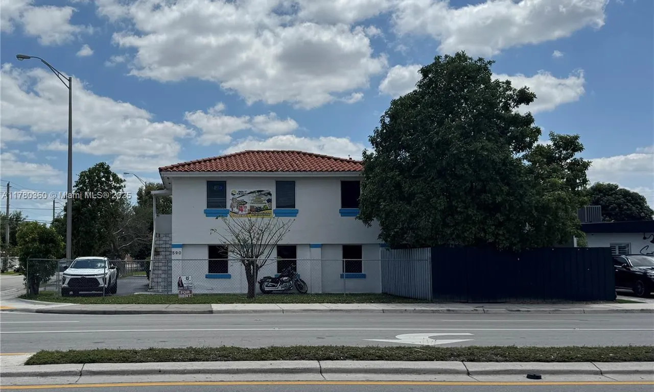 590 E 49th St, Hialeah FL 33013