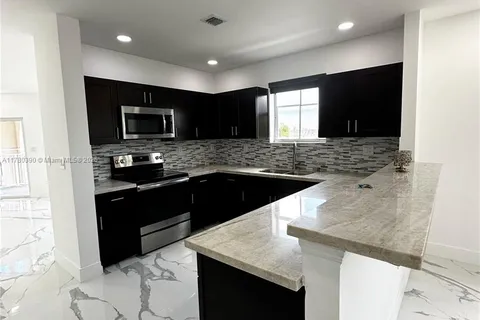11601 NW 89th St # 208, Doral FL 33178