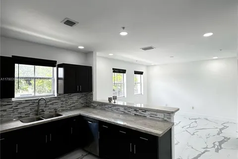 11601 NW 89th St # 208, Doral FL 33178