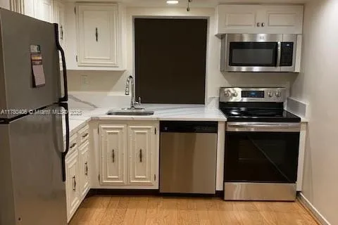 800 Parkview Dr # 224, Hallandale Beach FL 33009