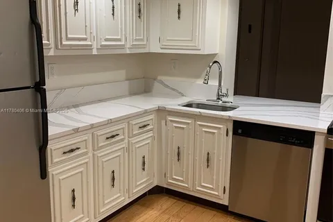 800 Parkview Dr # 224, Hallandale Beach FL 33009