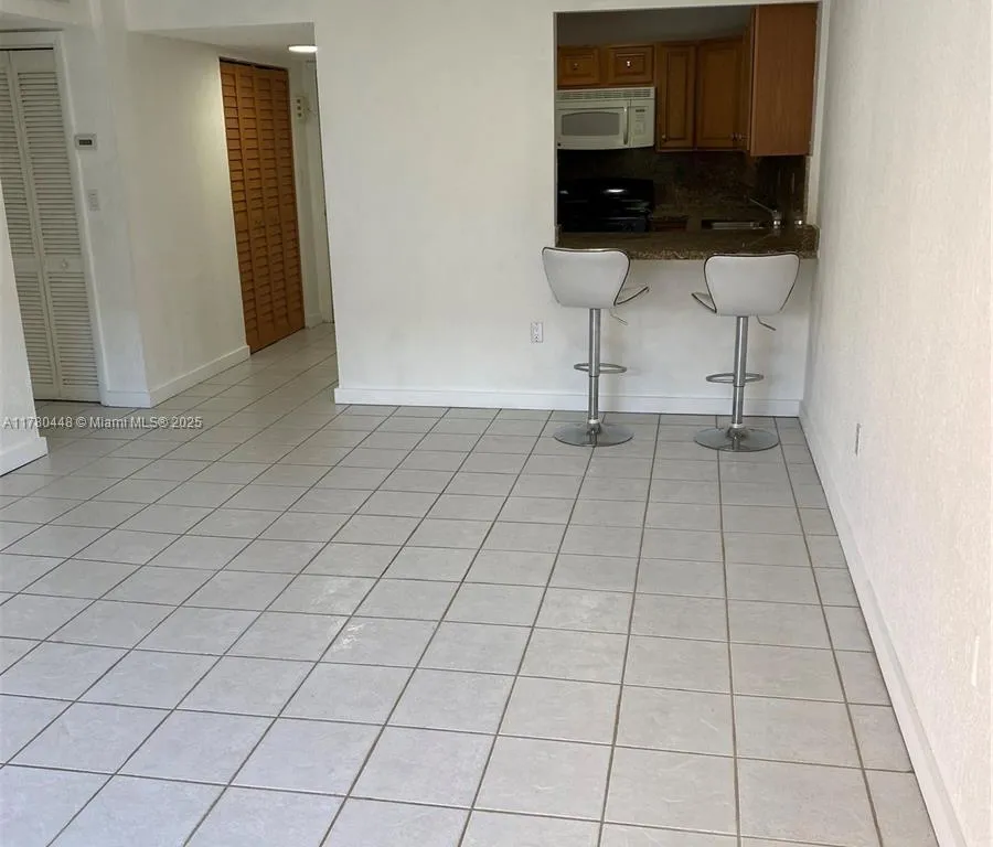 1300 W 47th Pl # 118, Hialeah FL 33012