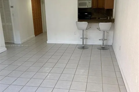 1300 W 47th Pl # 118, Hialeah FL 33012