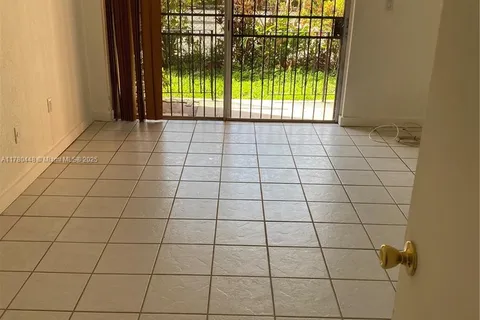 1300 W 47th Pl # 118, Hialeah FL 33012