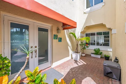 1410 Seabay Rd, Weston FL 33326