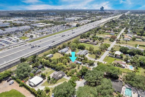 3950 SW 53rd Ave, Davie FL 33314