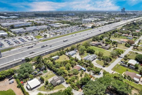 3950 SW 53rd Ave, Davie FL 33314