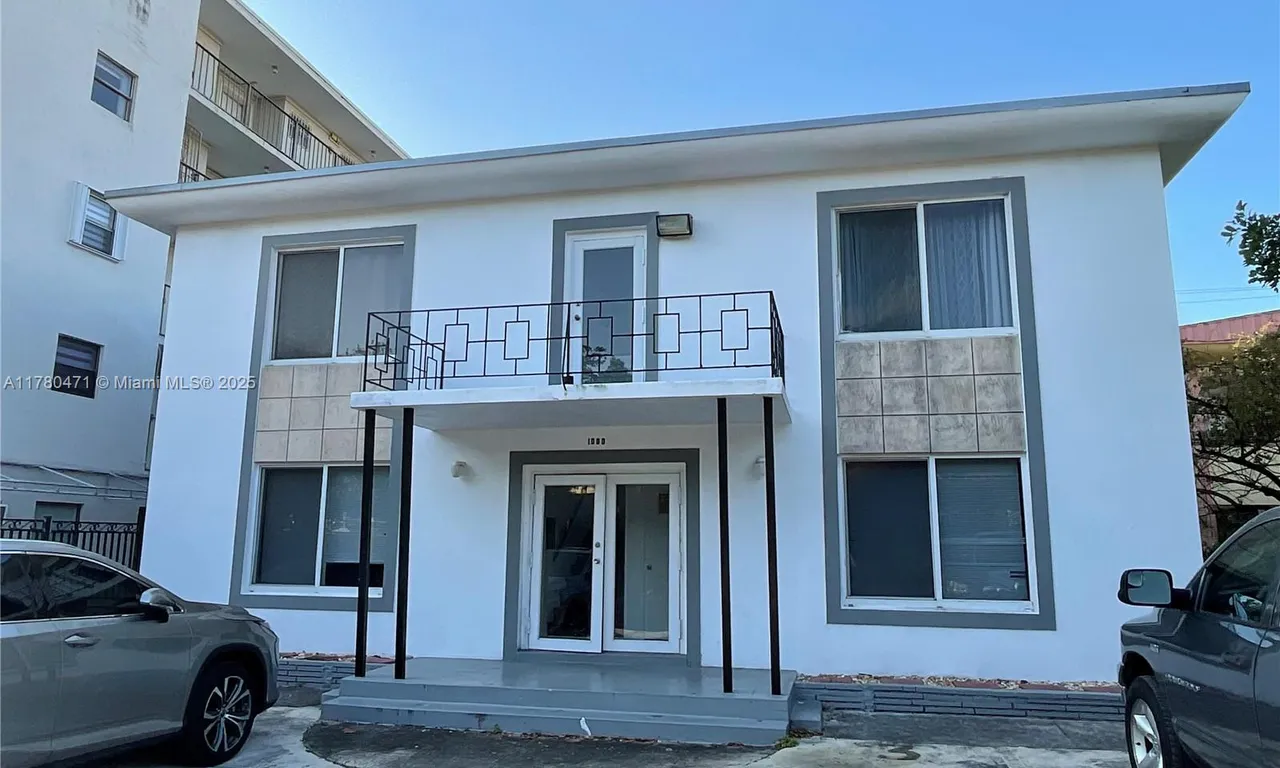1000 Biarritz Dr # 3, Miami Beach FL 33141