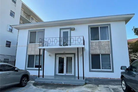 1000 Biarritz Dr # 3, Miami Beach FL 33141