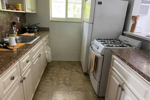 1000 Biarritz Dr # 3, Miami Beach FL 33141
