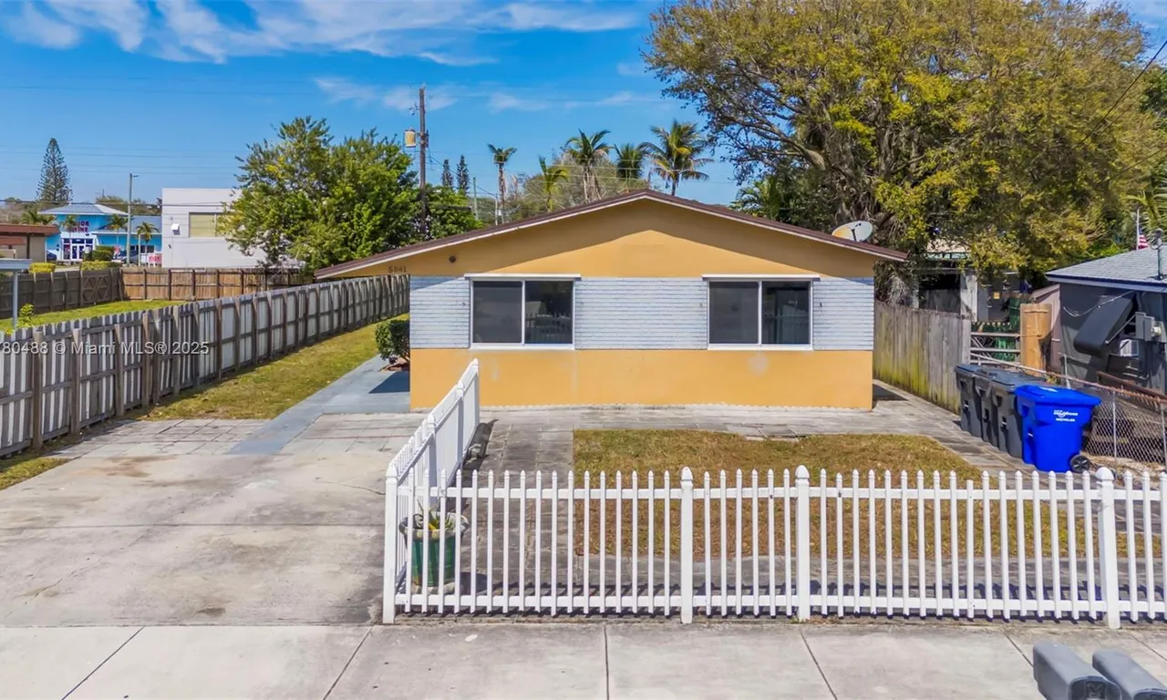 5841 Lincoln St # 1, Hollywood FL 33021